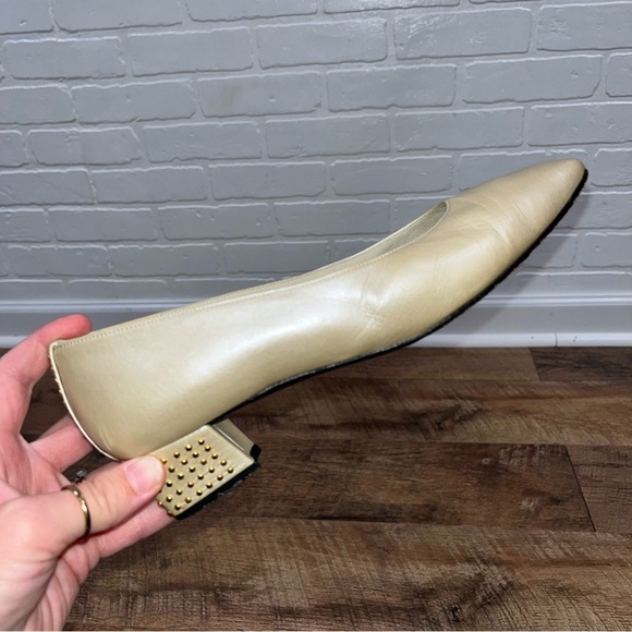 Vintage 80’s Pearlized Stuart Weitzman 1.5” Gold Studded Heels in Ivory - Picture 3 of 16